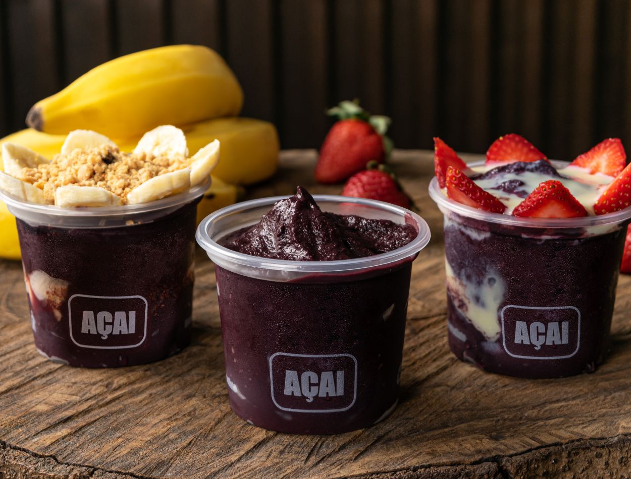 Benefícios do açaí: descubra 6 motivos para consumir a fruta e saiba se pode na dieta 1 Açaí com frutas in natura.