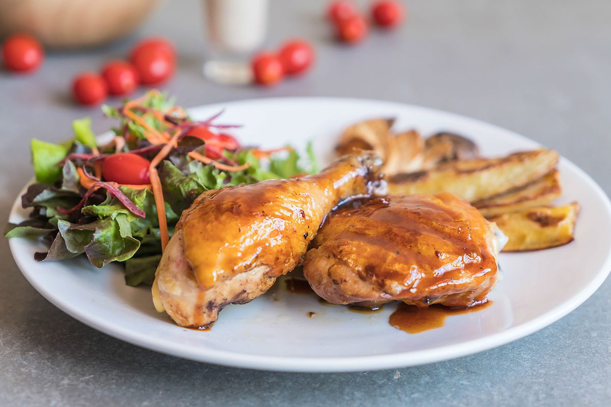 Dieta DASH: saiba como fazer, seus benefícios, cardápio e receitas 4 salada com frango para dieta dash.