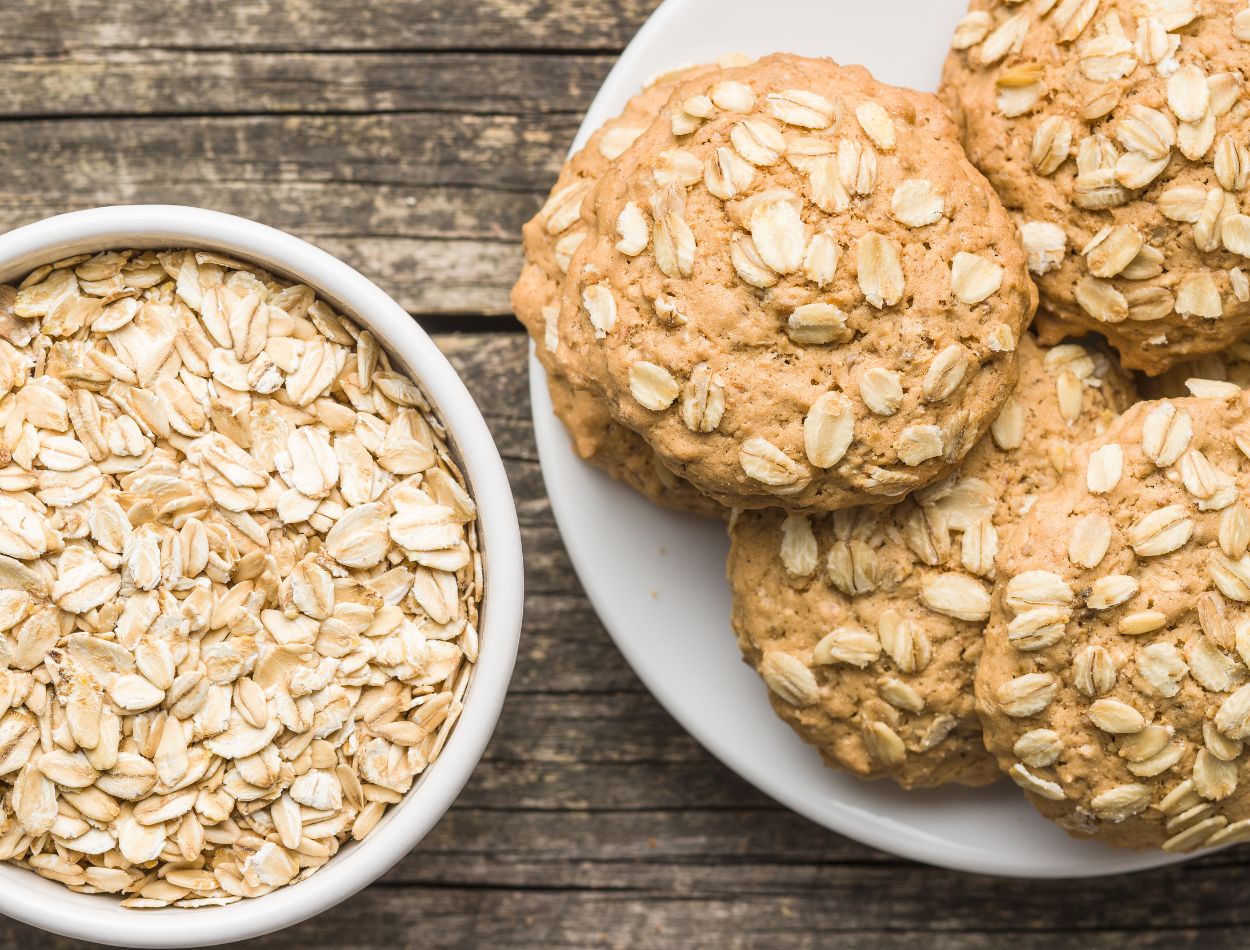 Aveia é Low Carb? Tire suas dúvidas sobre o alimento 4 Biscoitos com aveia