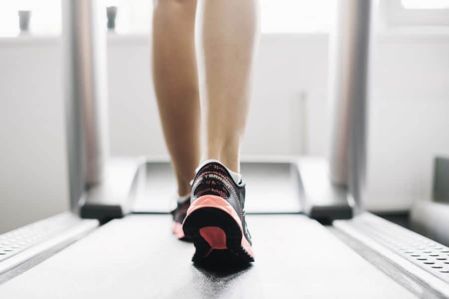 Correr na esteira: confira dicas para para emagrecer em segurança 4 como correr na esteira corretamente