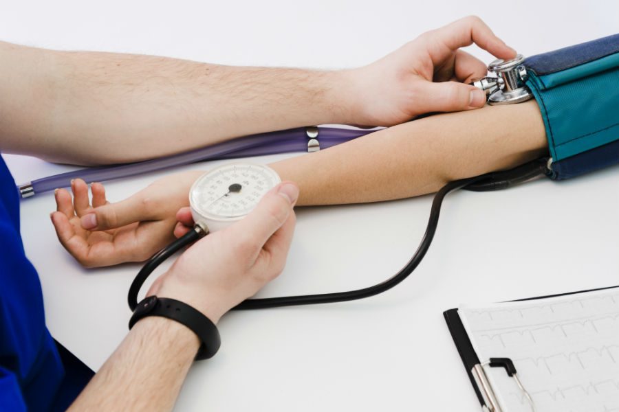 Sintomas de Hipertensão: como identificar os sinais da doença que acomete 1 a cada 5 brasileiros adultos? 3 Hipertensão arterial