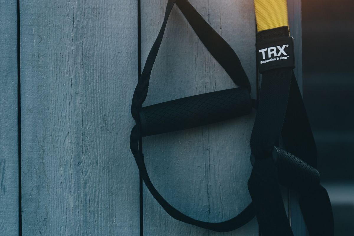 TRX: o que é, benefícios, melhores aparelhos e exercícios 2 treino com trx