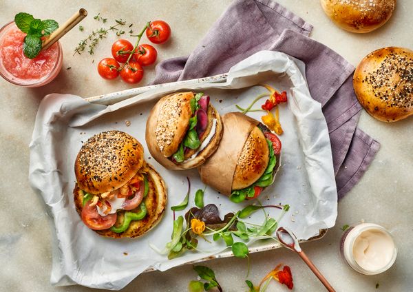 2 opções de hambúrguer vegano para você fazer agora mesmo; veja receitas 2 hambúrguer vegano