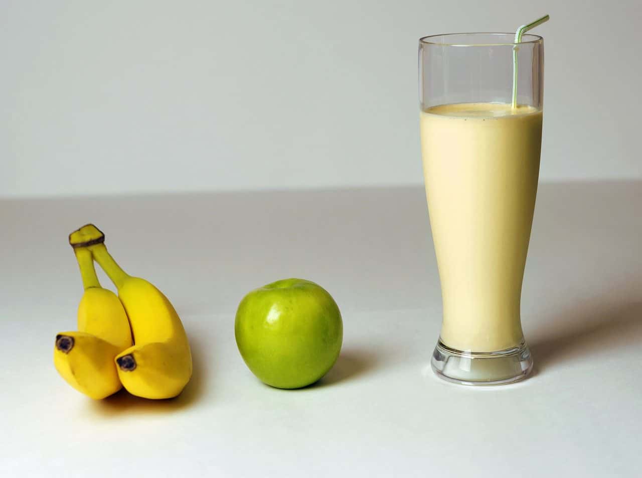 Shake de banana vitaminado; receita saudável e saborosa para o café da manhã 1 Shake de banana vitaminado (2)