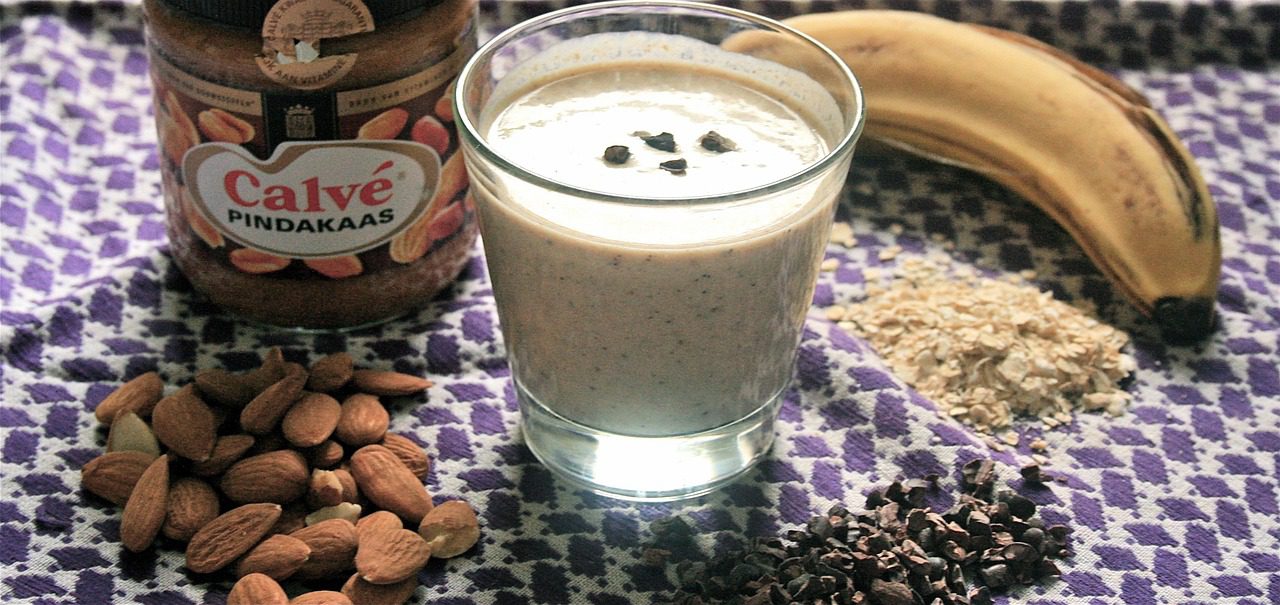 Shake de banana vitaminado; receita saudável e saborosa para o café da manhã 2 Shake de banana vitaminado