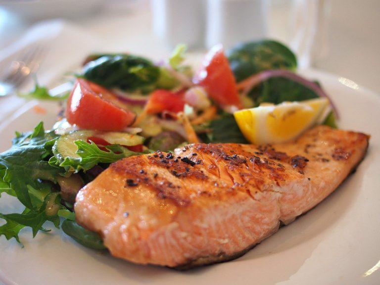 3 opções de jantar com poucas calorias e que sustentam; receitas deliciosas 1 salmon g6eb66cff1 1280