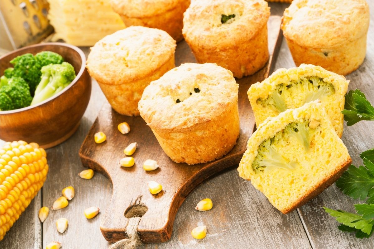 Bolinho de brócolis assado; receita saborosa para a sua dieta ficar completa 1 bolinho de brócolis