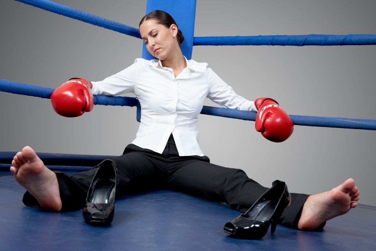 Como aliviar cansaço nas pernas no fim do dia? Aprenda com dicas fáceis 1 pernas cansadas
