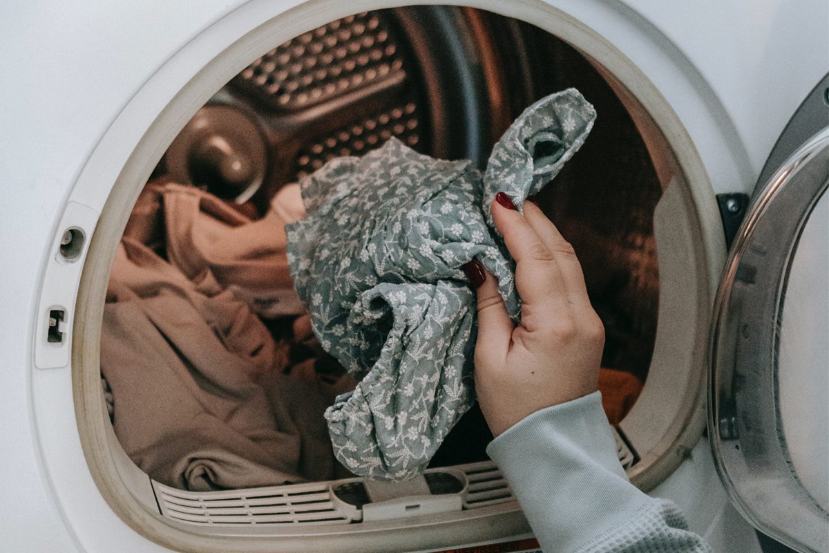 Alérgico ao amaciante? Veja opções que deixam sua roupa macia e cheirosa do mesmo jeito 1 roupa macia e cheirosa