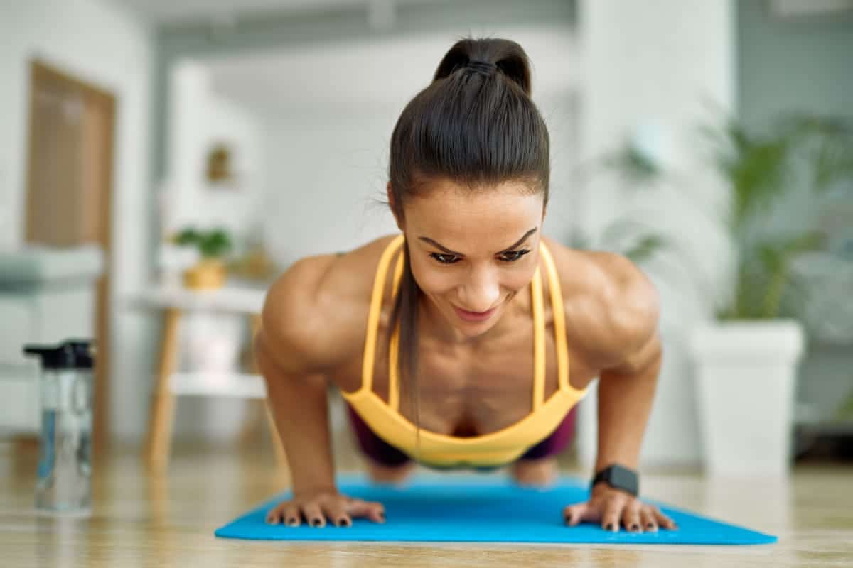 10 motivos para começar a praticar a prancha todos os dias 1 praticar a prancha