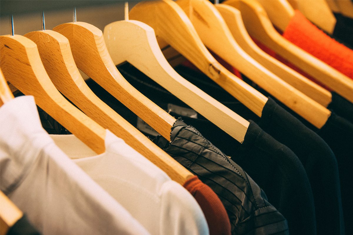 É necessário desinfetar roupas compradas em brechó? Veja truques que resolvem 3 É necessário desinfetar roupas compradas em brechó?