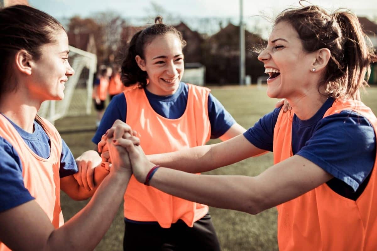 Jogar futebol emagrece? Veja os benefícios para o corpo 2 jogar futebol