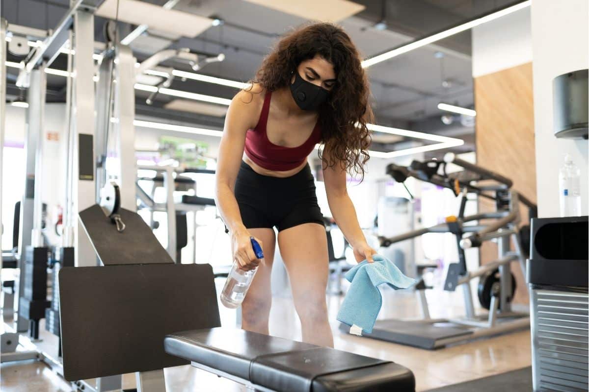 Você sabe como higienizar colchonetes de academia corretamente? Confira agora 2 higienizar colchonetes