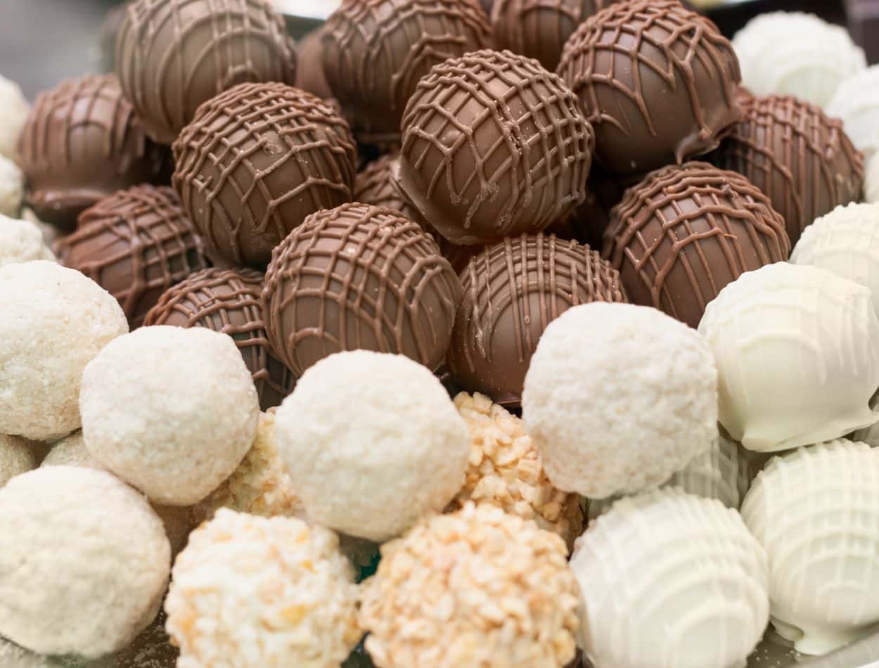 Por que dá vontade de comer doce após o almoço? Entenda! 1 Com vontade de comer doce.