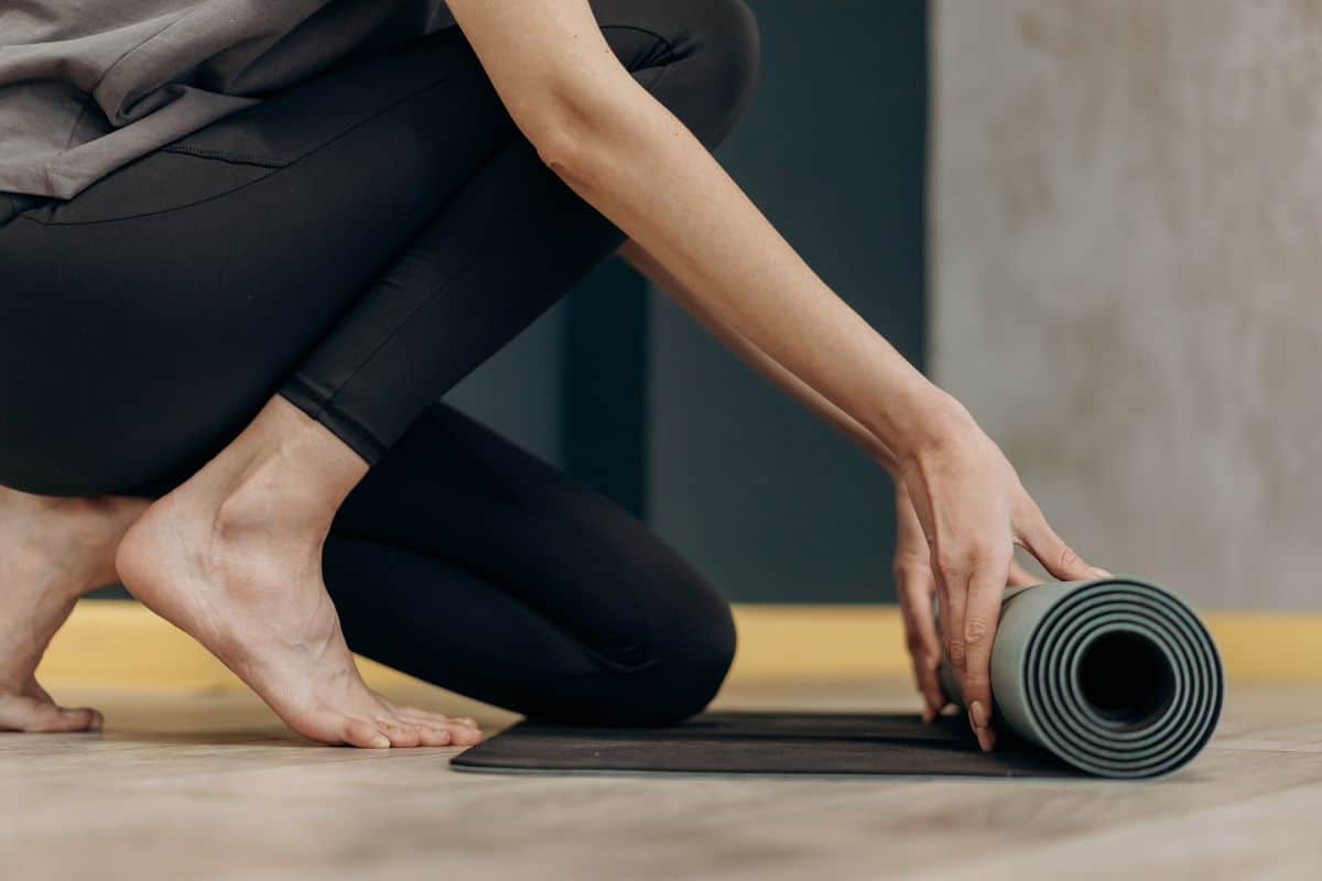 03 posturas de yoga fáceis para iniciantes que vão te conquistar hoje 1 yoga