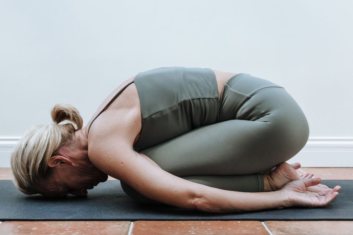 03 posturas de yoga fáceis para iniciantes que vão te conquistar hoje 4 yoga