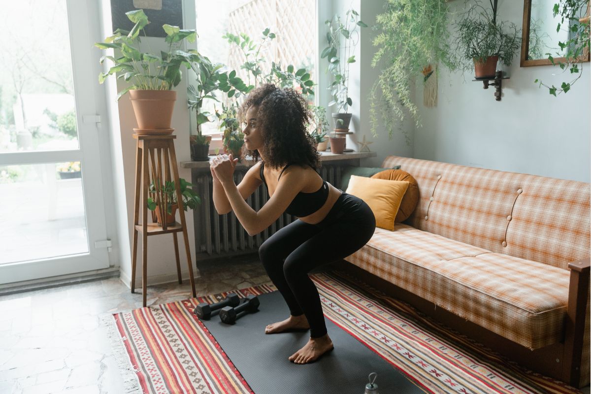 3 exercícios perfeitos para firmar o bumbum e se livrar da flacidez bem rápido 2 exercício de agachamento para o bumbum