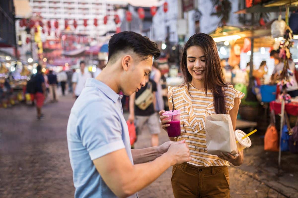 Conheça 5 cuidados essenciais com comida de rua que você precisa saber agora 1 comida de rua