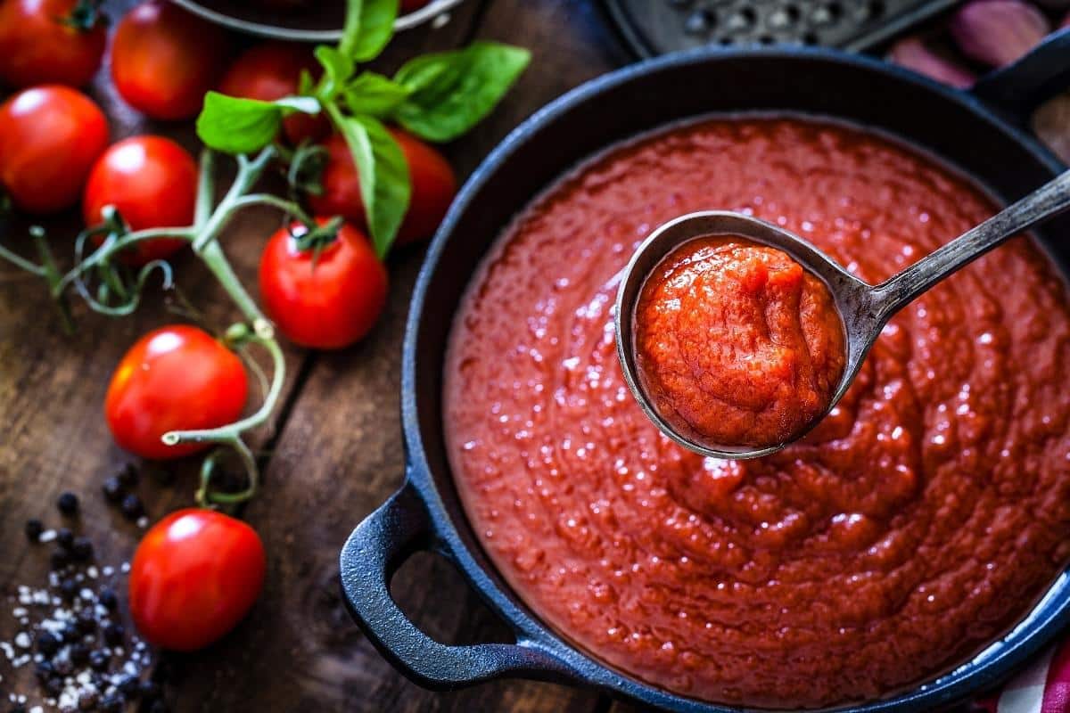 Confira 03 opções de extrato de tomate caseiro saudável que vão incrementar suas receitas sem sair da dieta 1 molho de extrato de tomate caseiro saudável