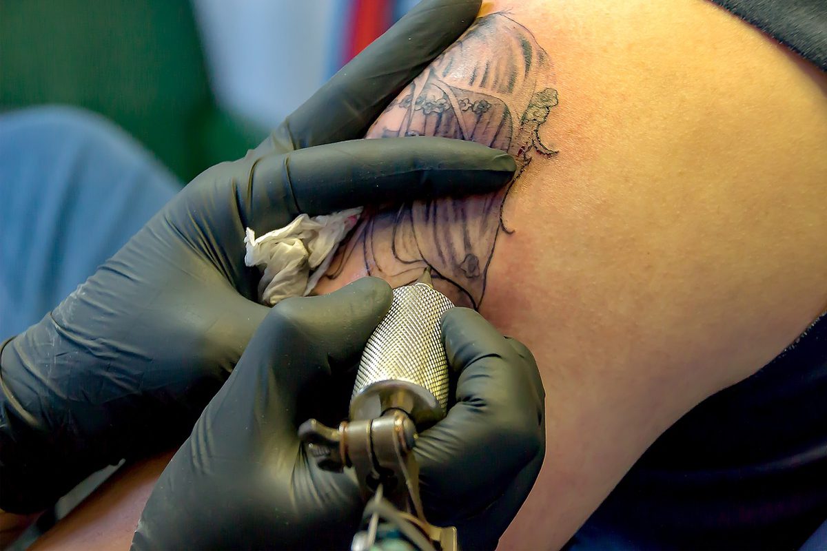Vai fazer uma tatuagem nova? Você precisa saber dos cuidados essenciais 2 como fazer uma tatuagem