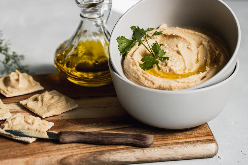 Grão de Bico é lowcarb? Conheça os seus benefícios e veja como preparar 2 grão de bico em pasta (húmus)