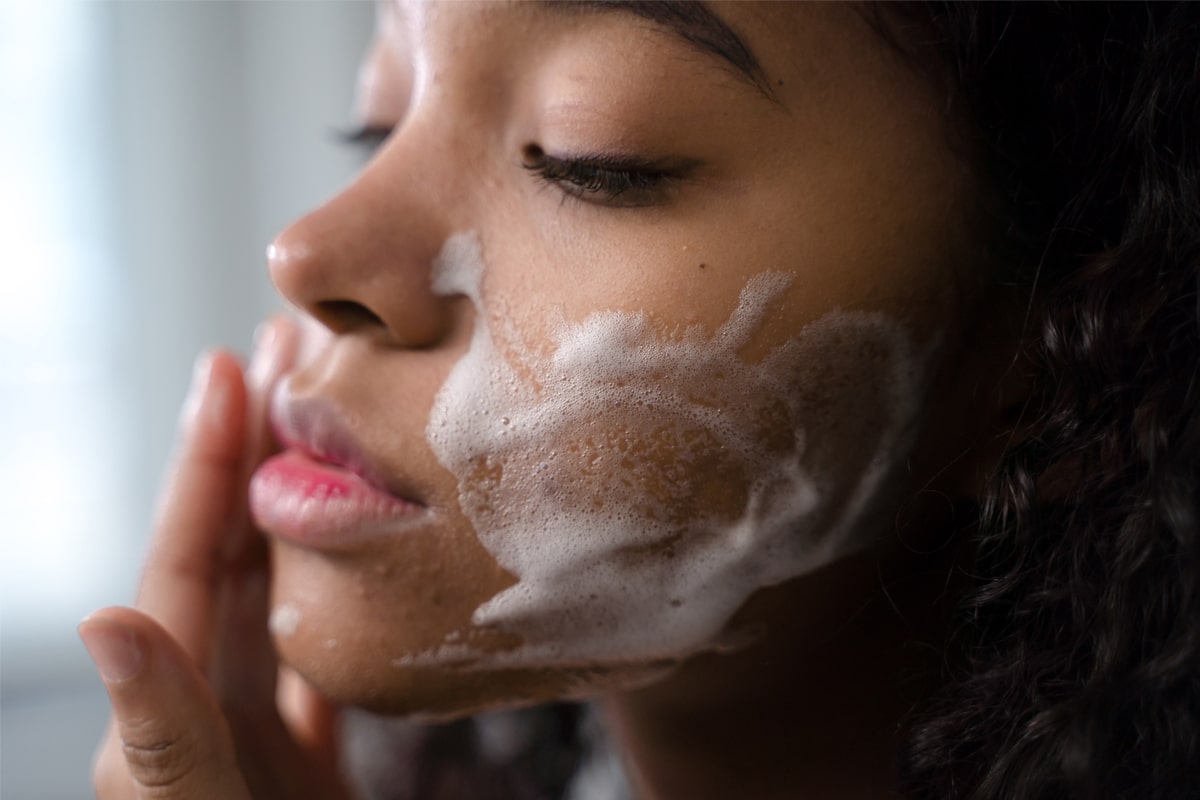 Como fazer para limpar a pele do rosto diariamente? Dicas para realçar sua beleza 2 Como fazer para limpar a pele do rosto diariamente?