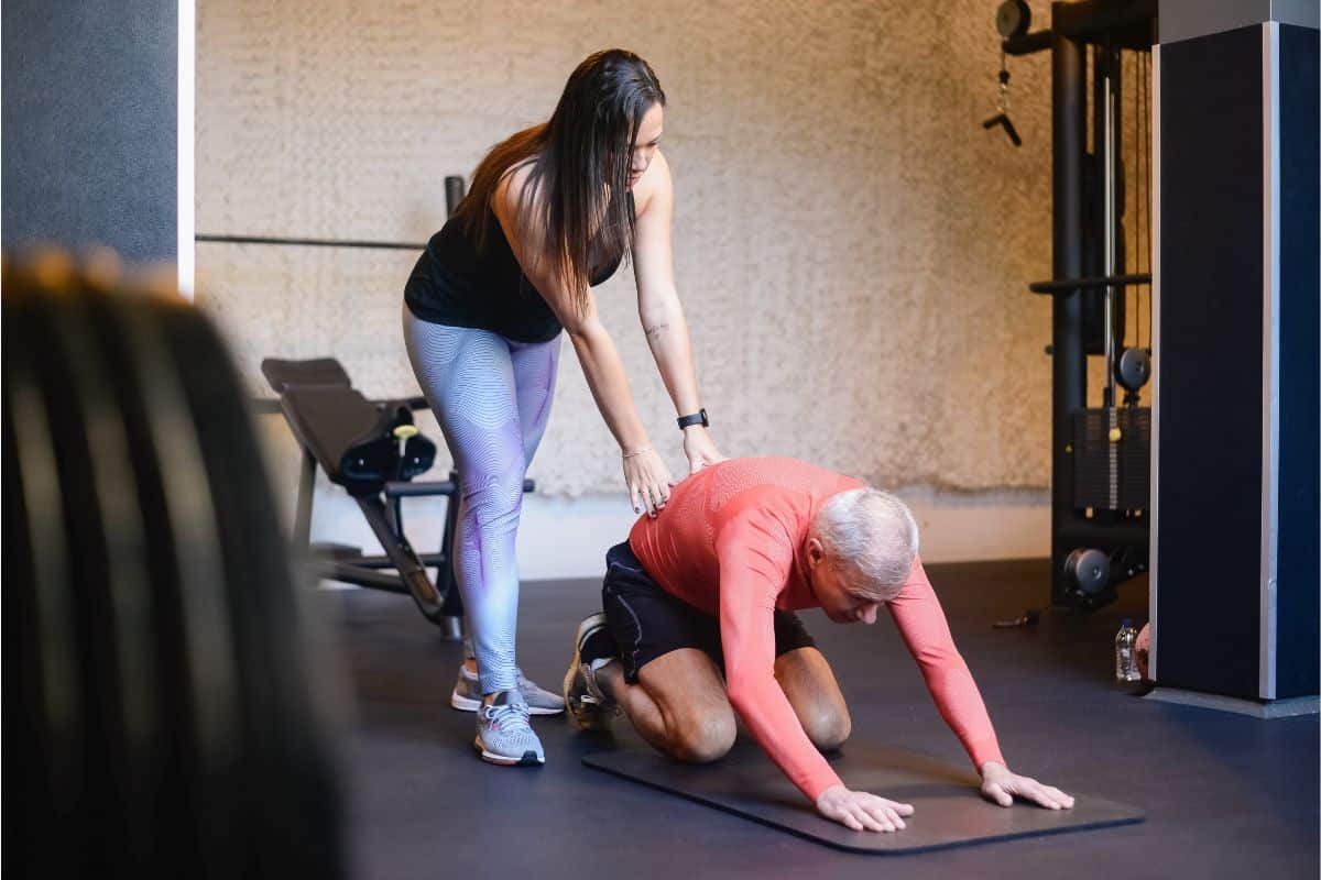 Quer contratar um personal trainer? Veja o que você precisa saber antes para não cair em roubadas 2 personal trainer individual
