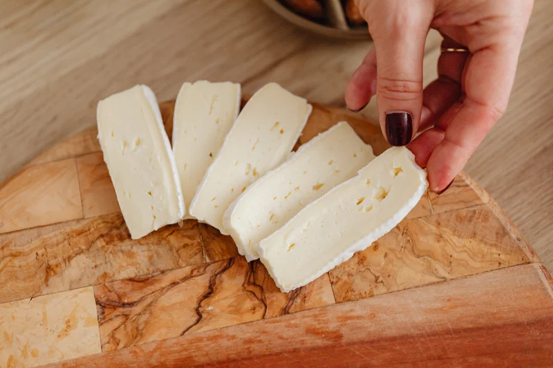 Quais queijos são lowcarb? Conheça as melhores opções para uma dieta perfeita 4 queijos lowcarb branco