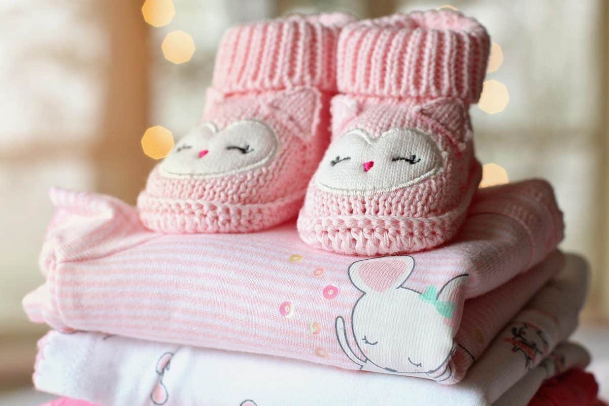 Você sabe qual a maneira segura de higienizar roupas de bebê recém-nascido? 1 higienizar roupas de bebê