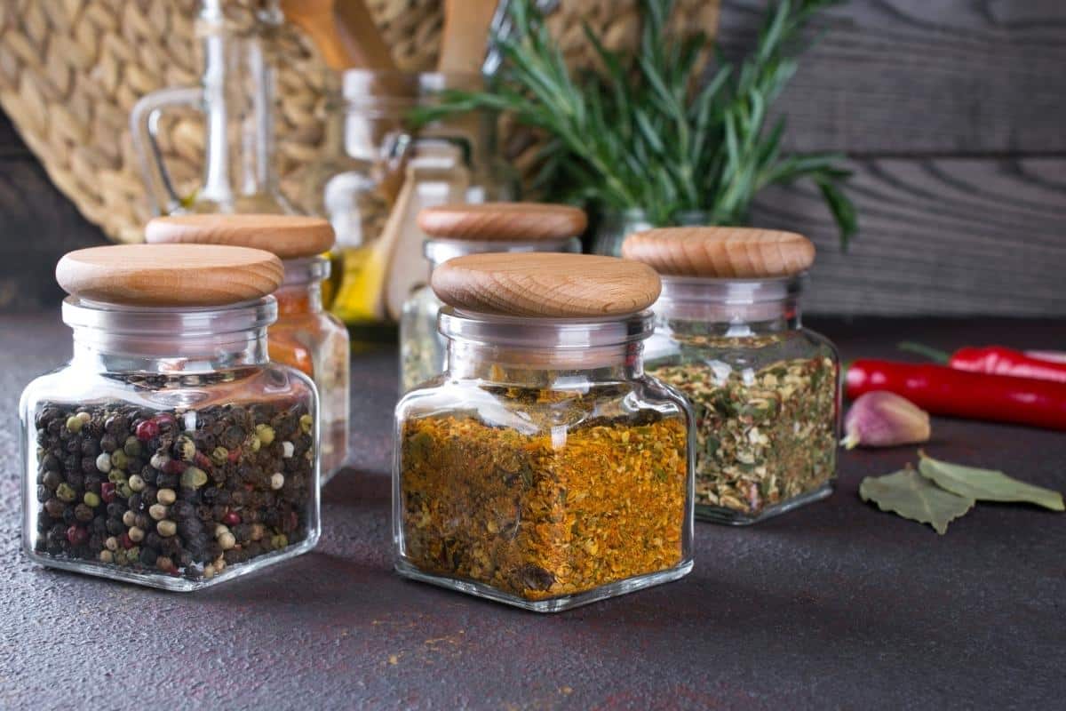 Quer mais sabor no dia a dia? Confira 3 receitas de temperos caseiros que fazem sucesso 2 Quer mais sabor no dia a dia? Confira 3 receitas de temperos caseiros para ter na geladeira sempre