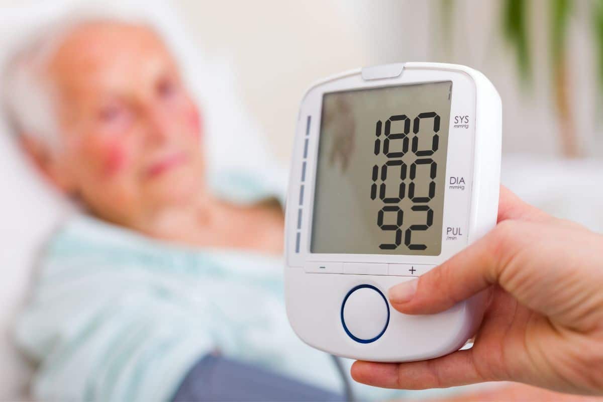 O que causa pressão alta? Descubra hoje como cuidar e prevenir a hipertensão 2 Descubra o que causa pressão alta quando medir