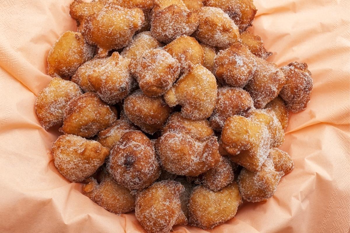 Bolinho de chuva saudável e sem fritar: prepare essa receita fácil e irresistível 2 Bolinho de chuva saudável e sem fritar: veja como preparar essa receita fácil e irresistível