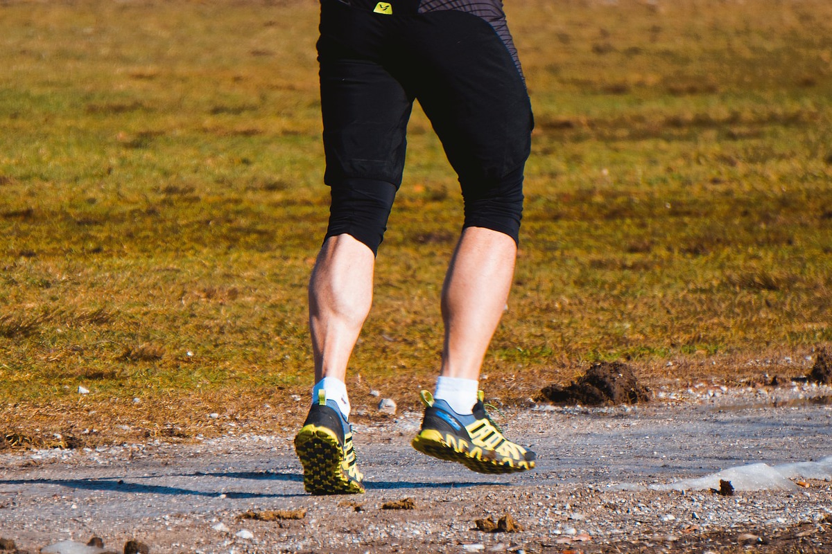 Coceira nas pernas ao correr; o que significa esse sintoma? Clica aqui para descobrir 1 Coceira nas pernas ao correr; o que esse sintoma pode ser?