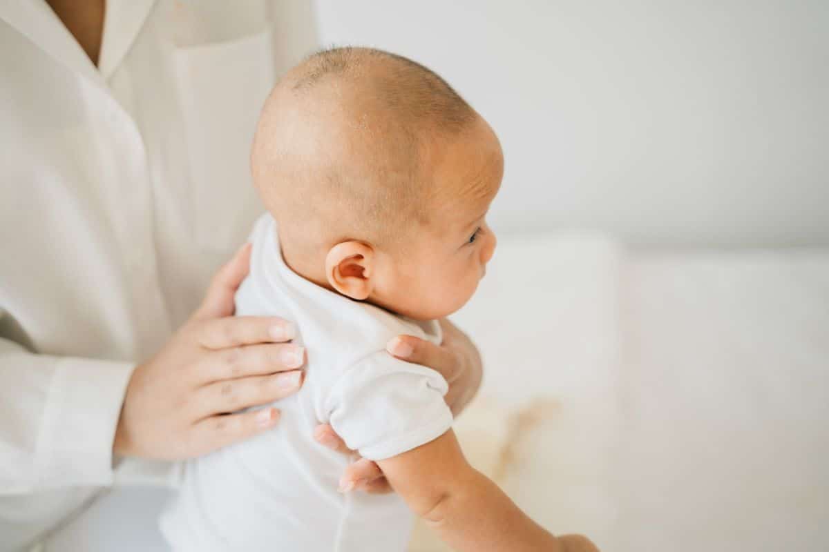 O que causa soluço? Confira a lista e quando é sinal de problema mais grave 1 o que causa soluço em bebê