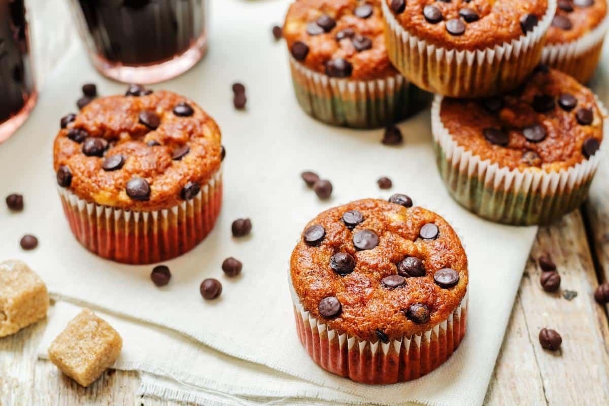 Muffin de banana com chocolate: aprenda a fazer um bolinho macio e perfeito para o lanche 1 Muffin de banana com chocolate: aprenda a fazer um bolinho macio e saboroso perfeito para o lanche