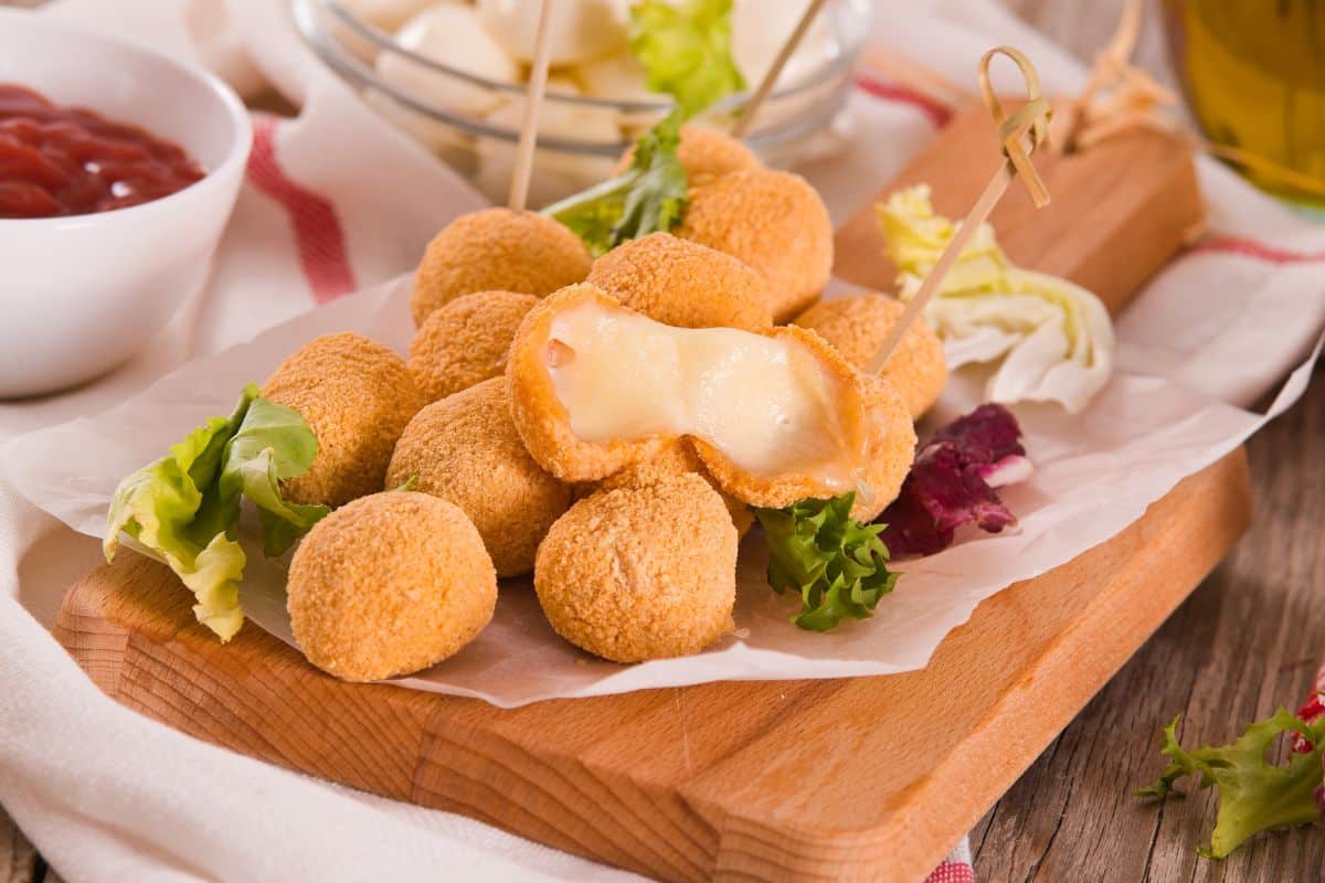 Bolinho de queijo sem glúten assado na Air Fryer: faça esse lanche delicioso e sem gordura 1 porção de bolinho de queijo assado