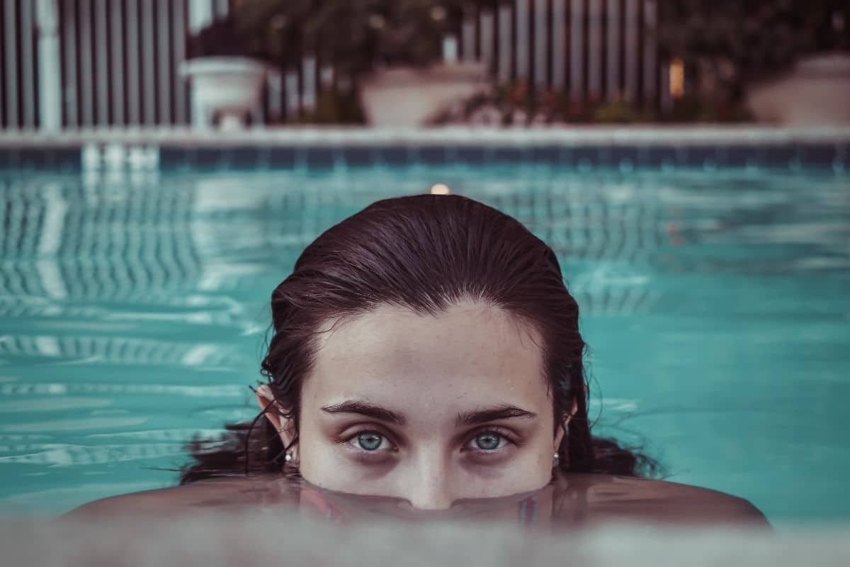 Proteja os cabelos do cloro da piscina com 10 dicas simples e eficientes 2 cabelos