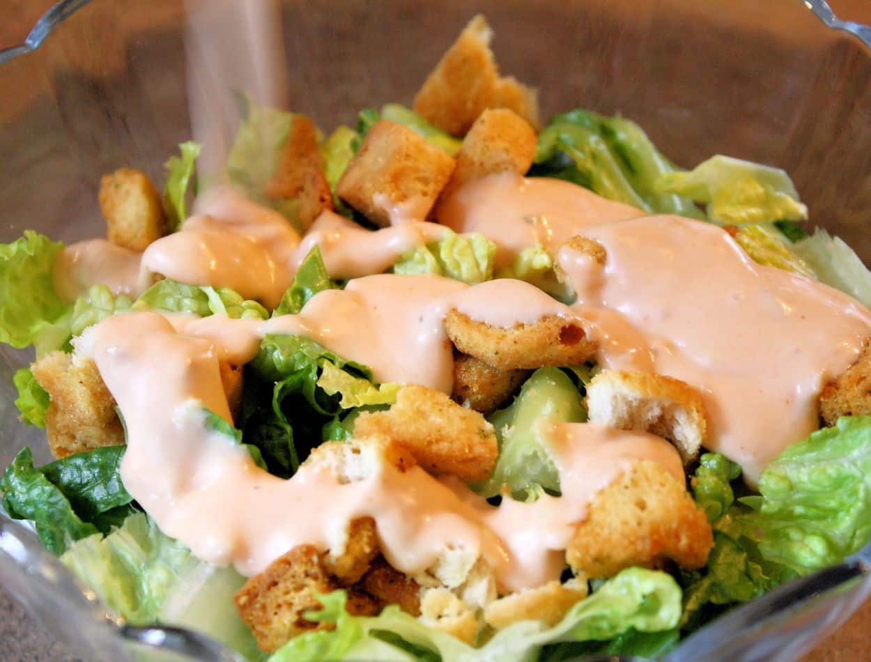 Molho detox para salada: 3 receitas que vão ajudar você a se manter na dieta sem esforço 1 molho detox para saladas