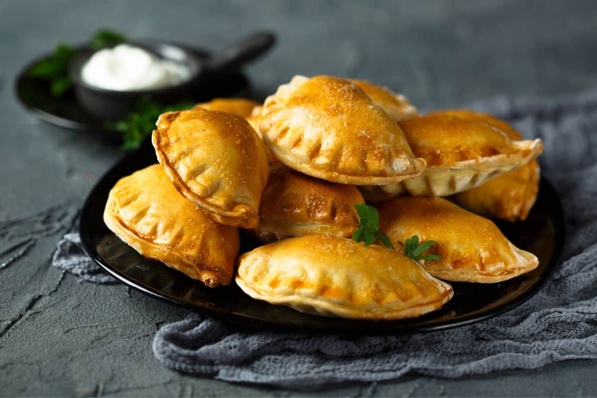 Pastel lowcarb assado para matar a sua vontade de comer: faça hoje mesmo 1 bandeja de pastel assado
