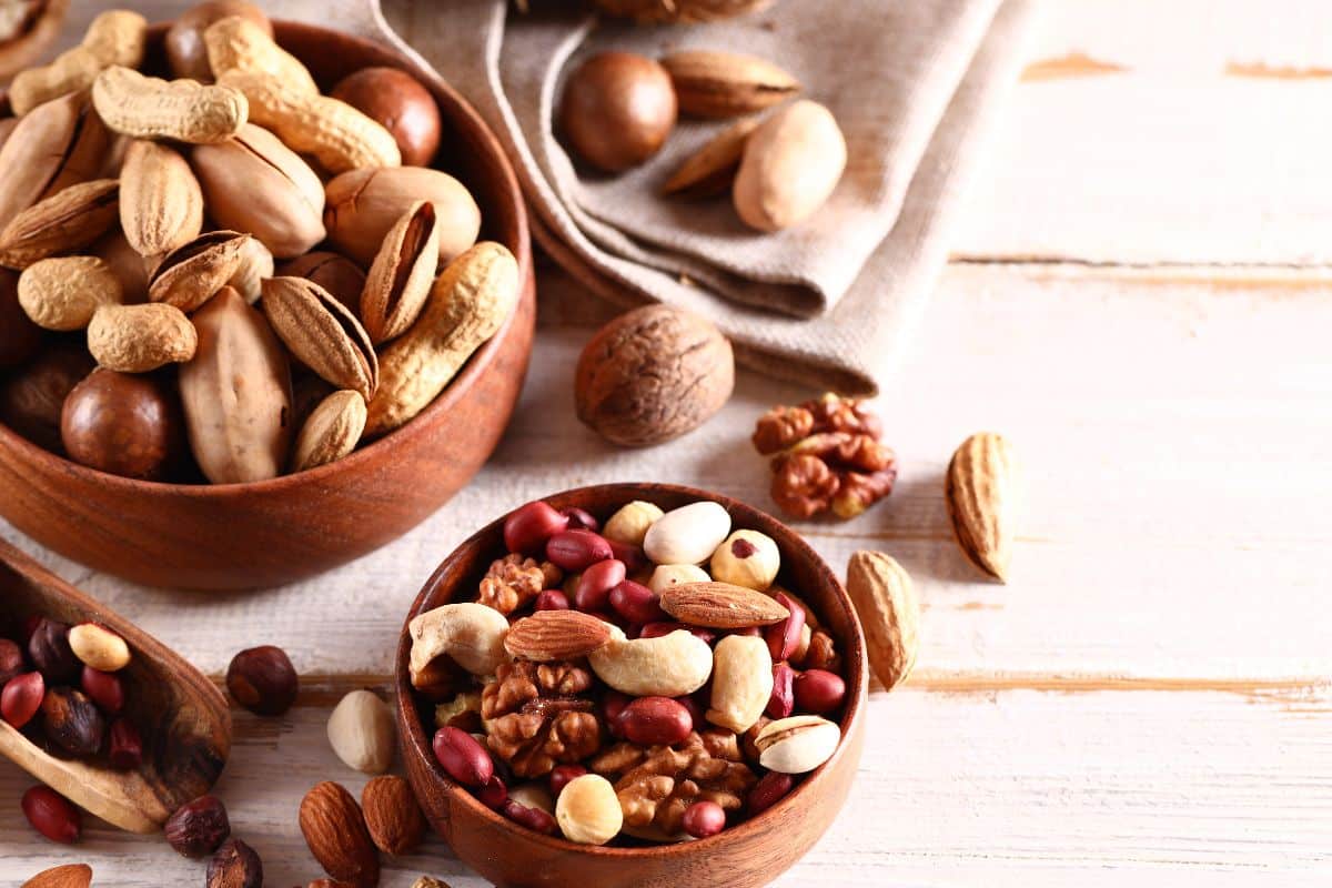Reposição de Zinco: 10 alimentos que não podem faltar no seu cardápio 1 oleaginosas para reposição de zinco