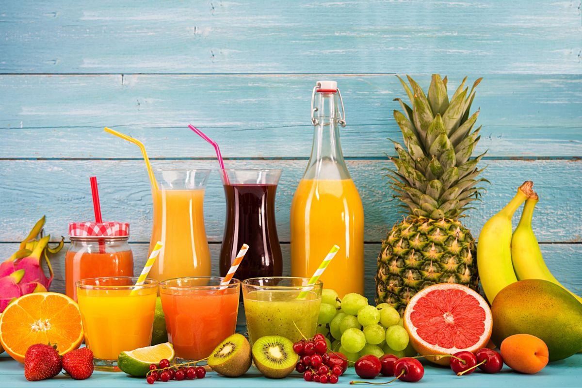 03 sucos de frutas menos calóricos para você se hidratar após a atividade física; saiba como preparar 1 vários sucos de frutas menos calóricos