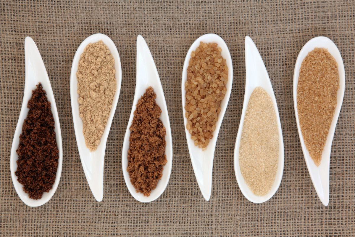 7 tipos de açúcar: saiba quais são as melhores e piores opções para sua alimentação 1 tipos de açúcar na colher
