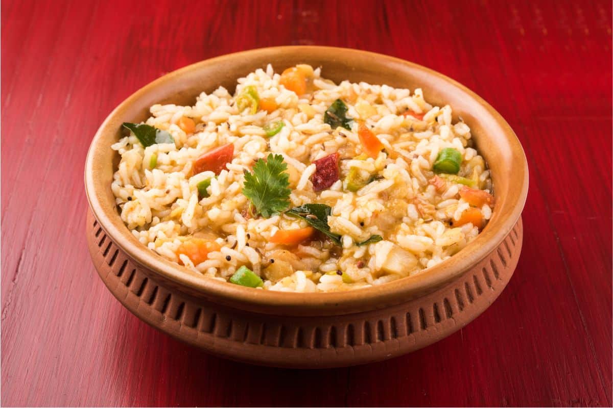 Como deixar o arroz integral mais gostoso e nutritivo? Veja 03 opções imperdíveis 1 bol com arroz integral mais gostoso