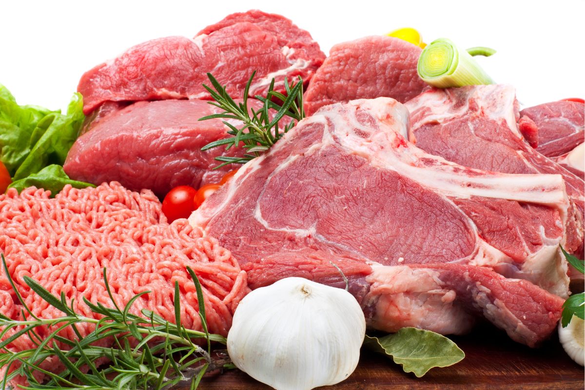 Qual a carne vermelha mais magra? Veja os 5 cortes com menos gordura 1 várias carnes vermelhas