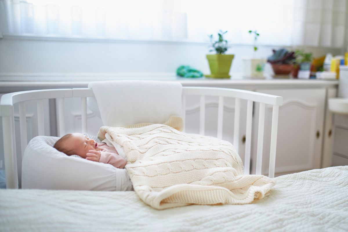 Co-sleeping é bom ou ruim para a saúde dos bebês? Entenda os limites da prática 2 berço co-sleeping