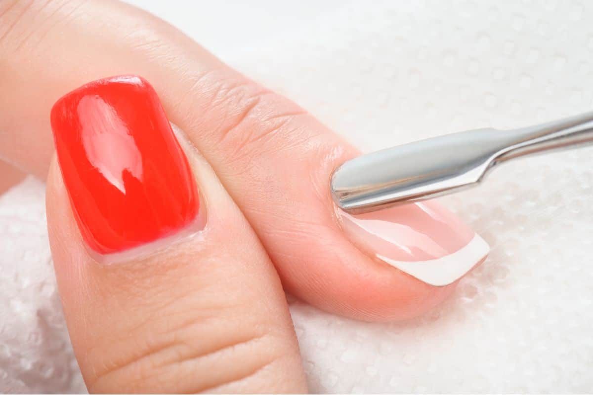 Cuidados essenciais com as cutículas das unhas: use o passo a passo perfeito 1 afastar cutículas das unhas