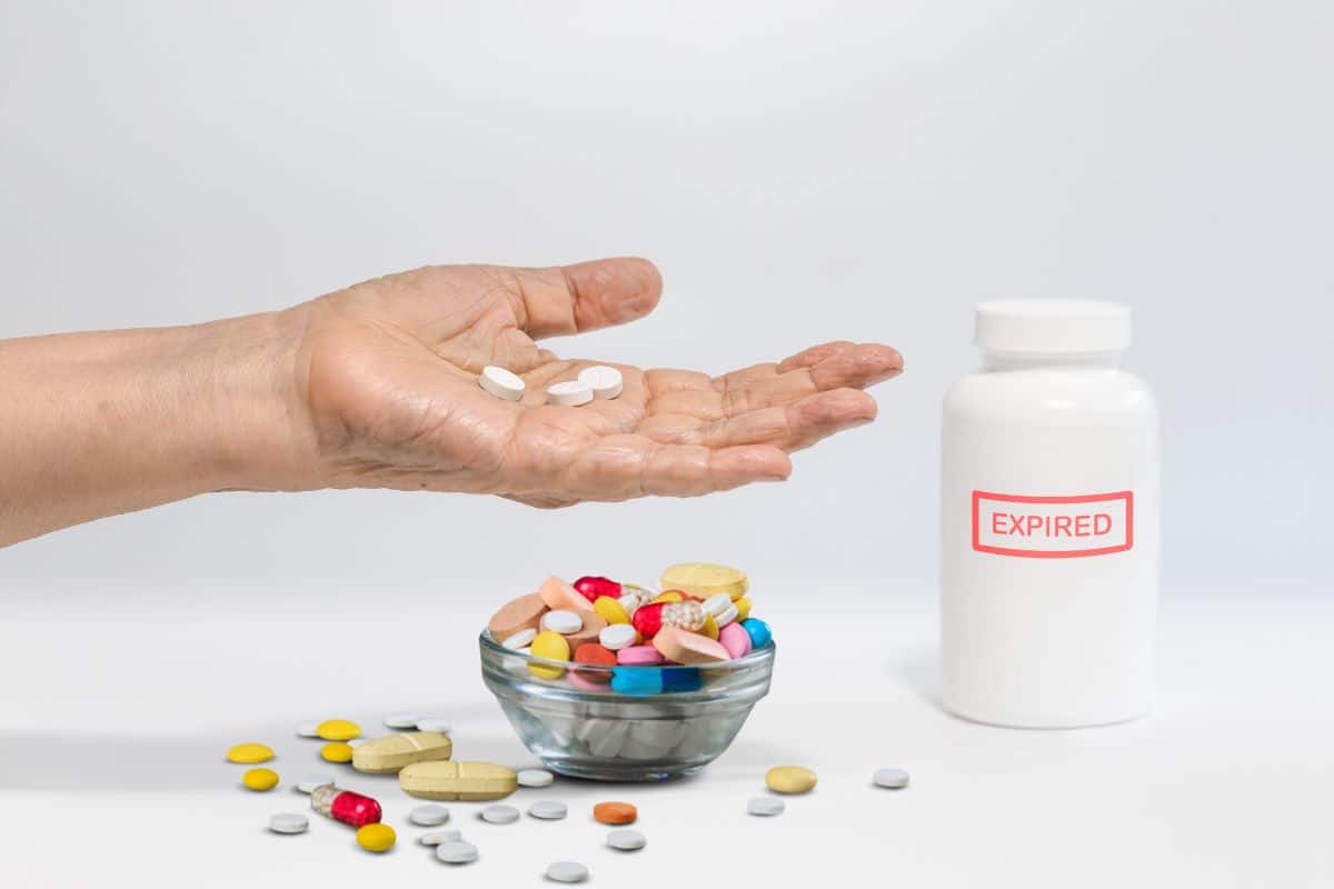 Você sabe como descartar medicamentos vencidos corretamente? Veja aqui 1 descartar medicamentos vencidos