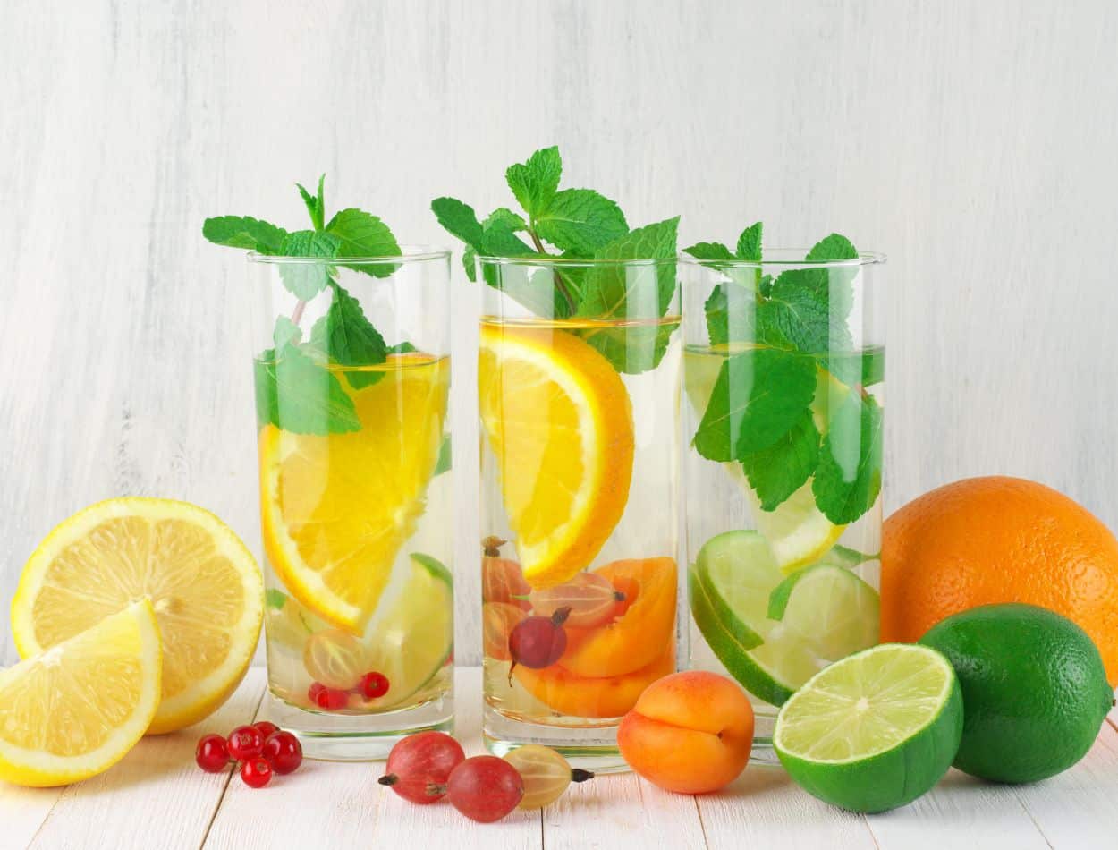 Pedra nos rins: dieta anti-pedra pode ser a solução para evitar a reincidência, aponta estudo 1 Dieta anti-pedra com frutas e água