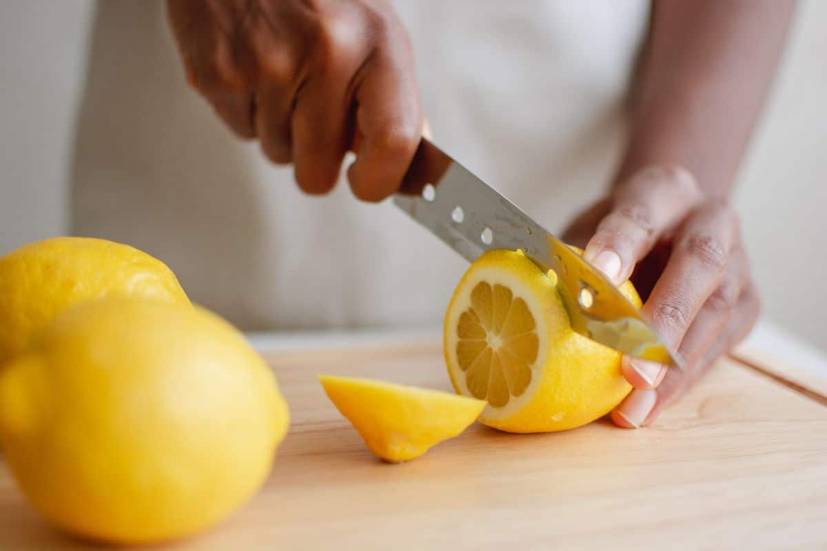 Confira a melhor forma de usar o limão como planta medicinal, ele nunca pode faltar 1 usar limão na cozinha