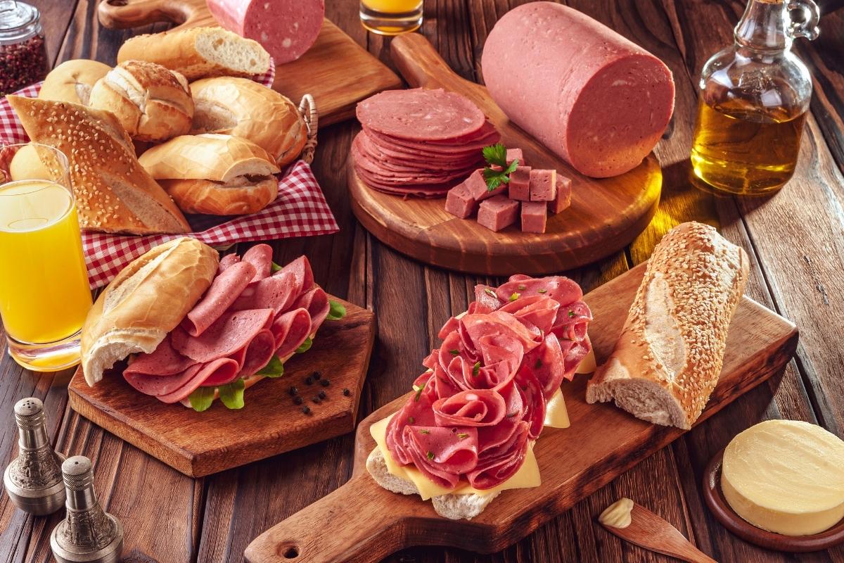 Mortadela, presunto e salame são low carb? Saiba o que impede os bons resultados na dieta 1 Mortadela, presunto e salame são low carb? Saiba mais e pare de cometer erros que impedem os bons resultados